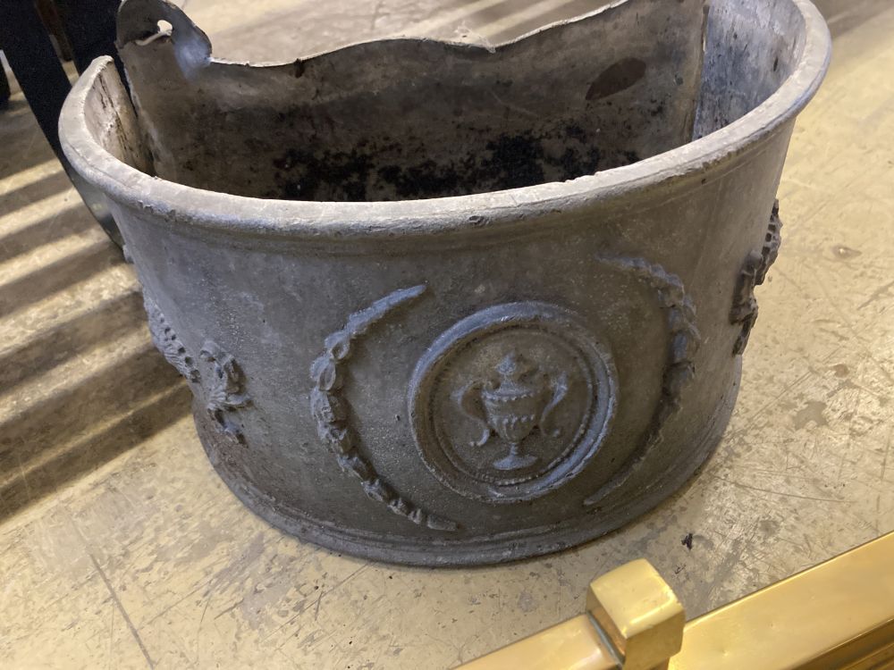 An Edwardian brass fender and a lead planter, planter width 35cm, depth 23cm, height 20cm